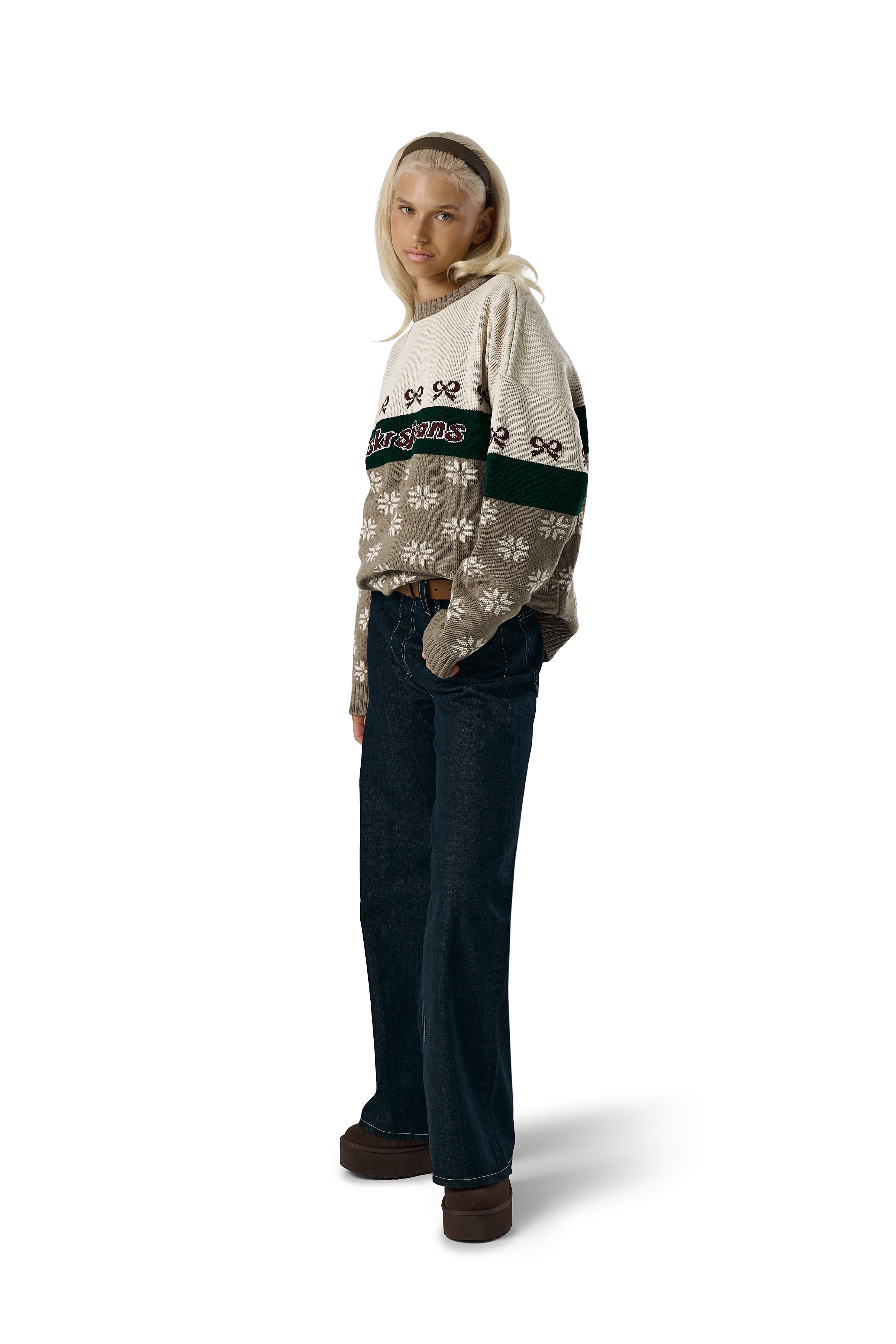Model Josefine is 5'9" and wears size S.